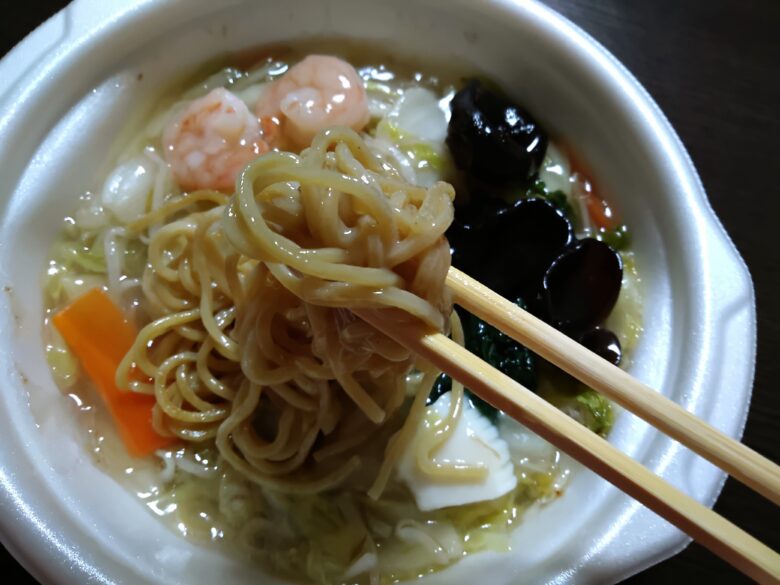 セブン塩あんかけやきそば麺アップ