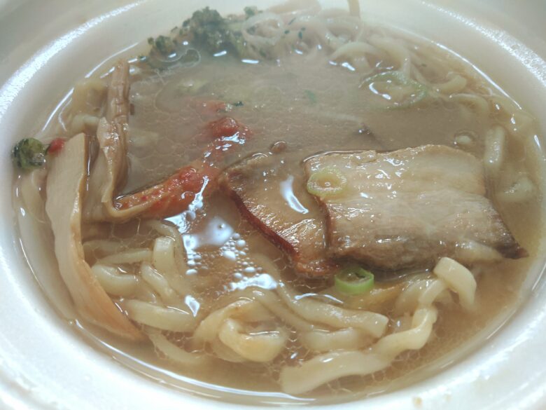 セブン龍上海スープに沈めて横から