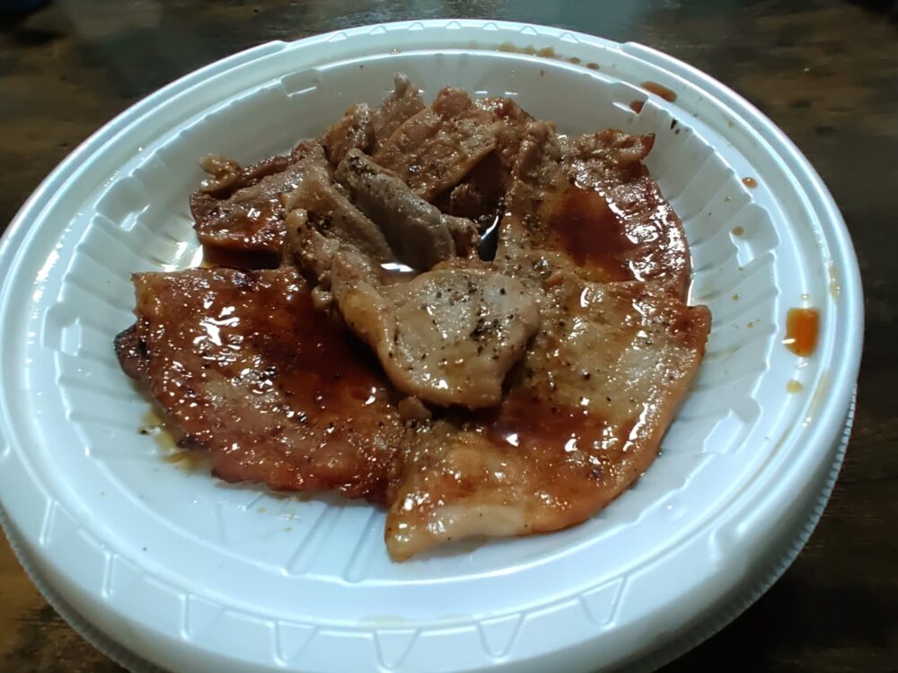 セブン北海道グルメフェアぶたはげ豚丼横から中皿あり